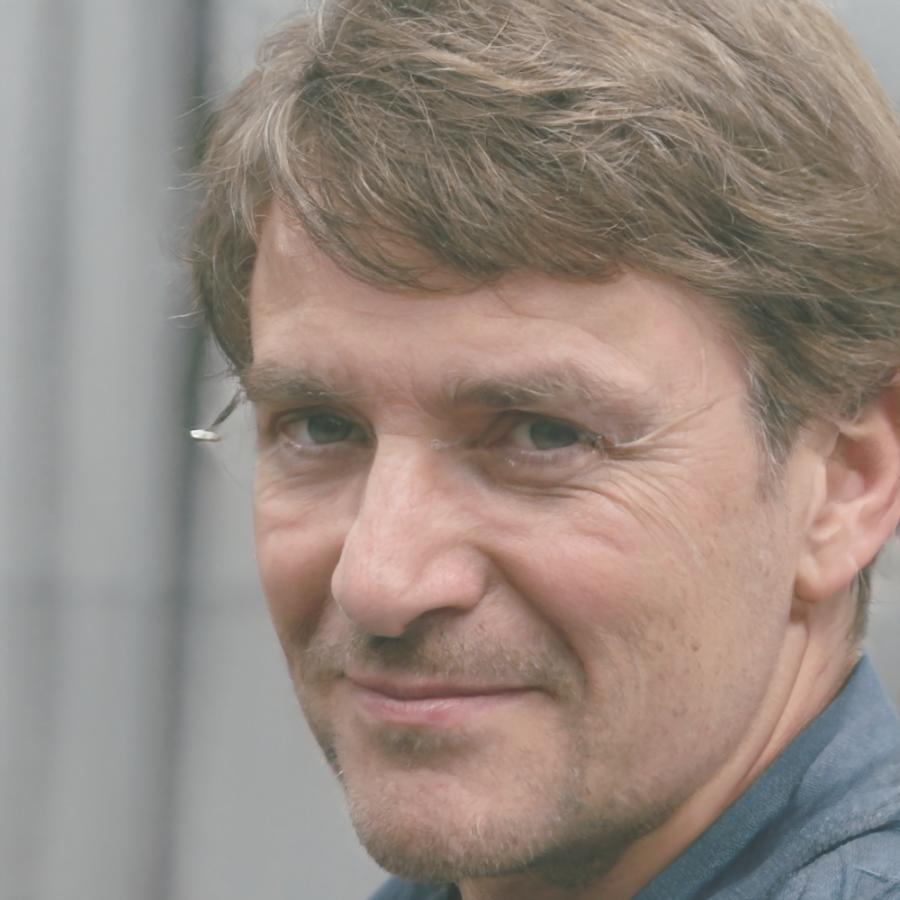 Roberto Mendoza, mentor senior arinivoivo
